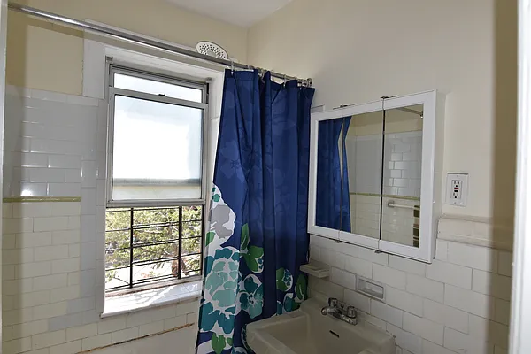 Rented by Zuz Realty | media 7