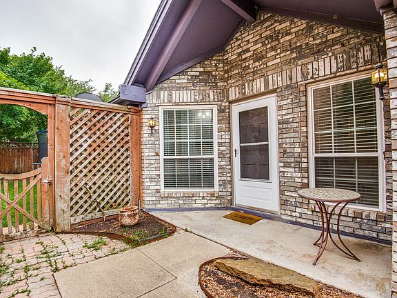2nd image of 3844 Beaumont Ln