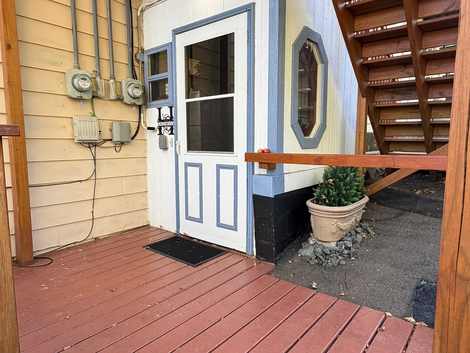 729 W 2nd St — Photo 3