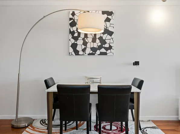 305 East 24th Street image 4 of 9