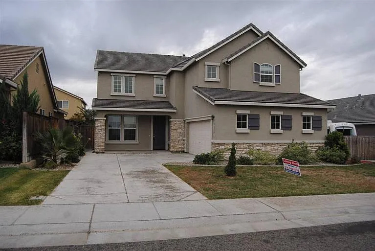 Graytree Way — Photo 1