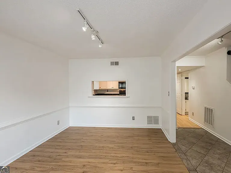 9070 Cobbler Ct — Photo 3