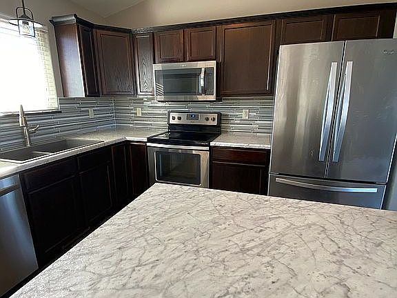 4th image of 473 Pershing St