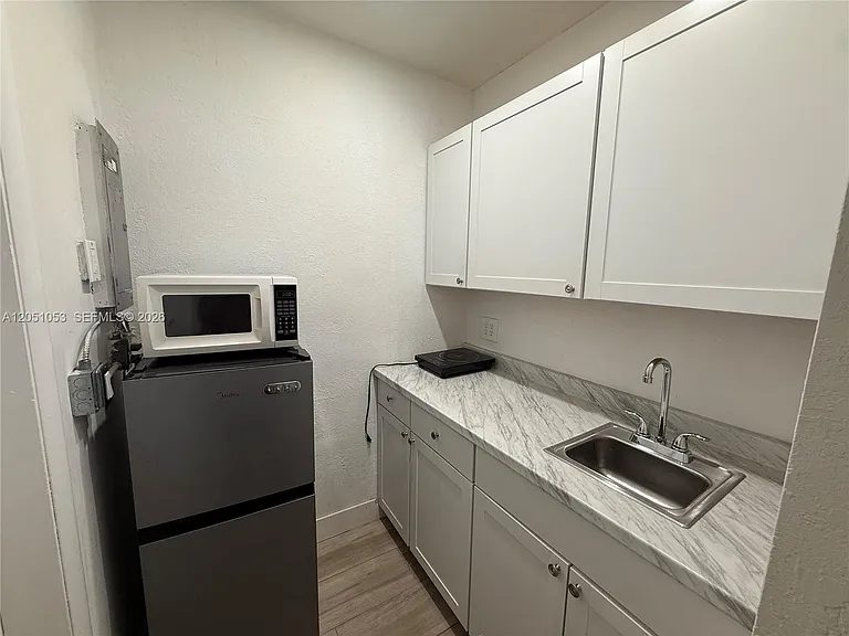 2001 SW 82nd Pl #ADU — Photo 3