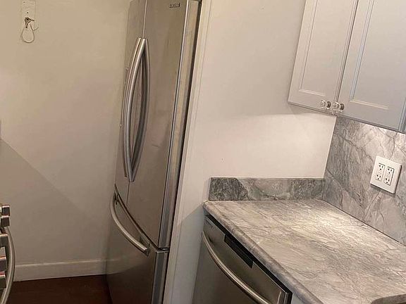 3rd image of 300 E 71st St APT 11H