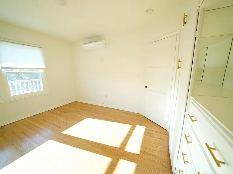 2513 28th St #B — Photo 6
