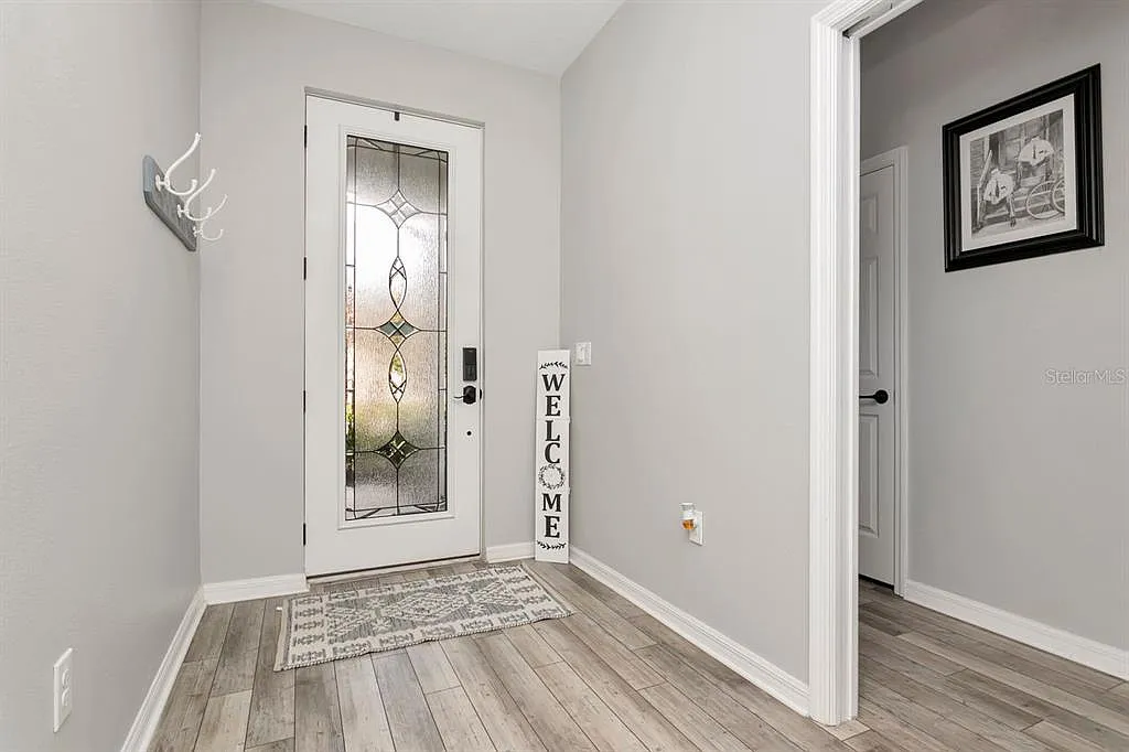 6 bed, 4.0 bath, 4169 sqft, $4,500 — Photo 4