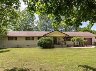 Meeker Dr, Gentry, AR 72734