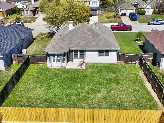 2nd image of 606 Los Robles Rd