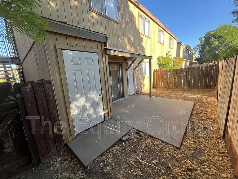 3912 W Meadow Ave — Photo 15