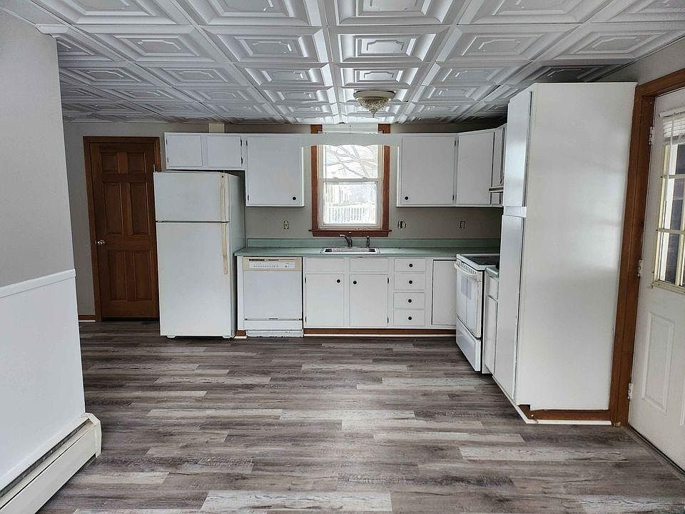 19 Herring Ave 201, Biddeford, ME 04005 Zillow