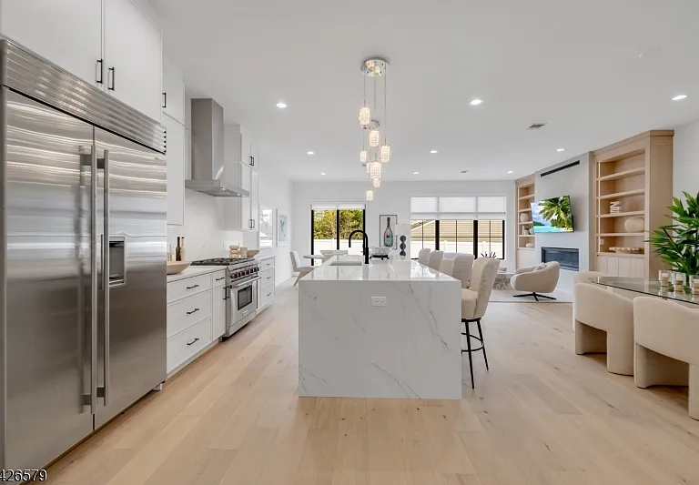 27 Feldman Ct — Photo 4