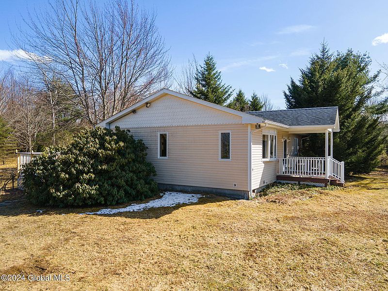 2nd image of 113 Blue Bird Hill