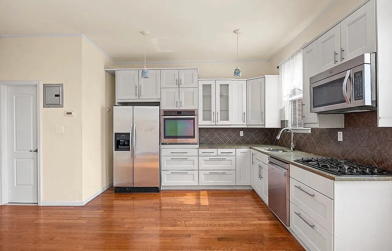 4 bed, 1.5 bath, 1100 sqft, $4,150 — Photo 1