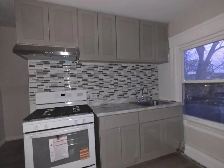 62 Hillyer St #3 — Photo 2