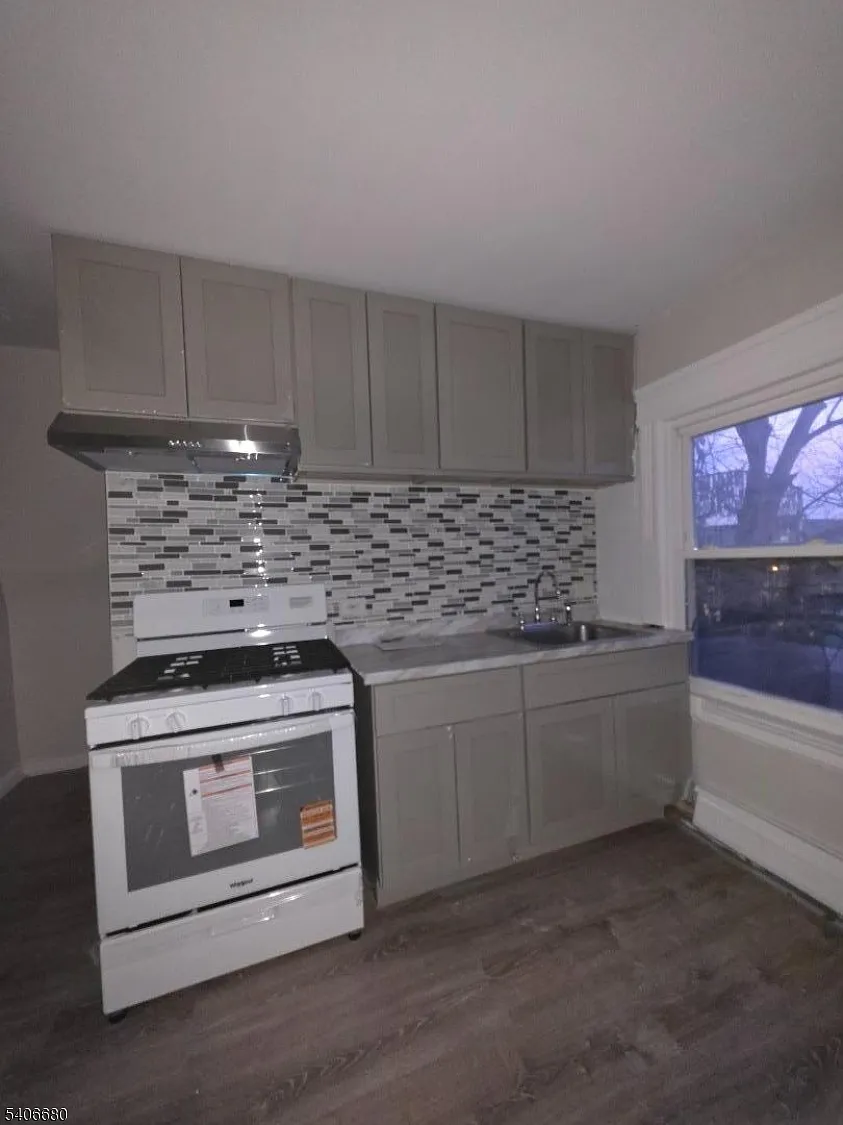 Building Photo - 62 Hillyer St #3