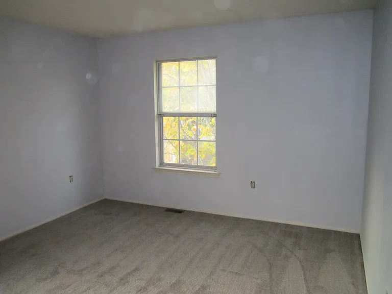 92 Versailles Ct — Photo 22