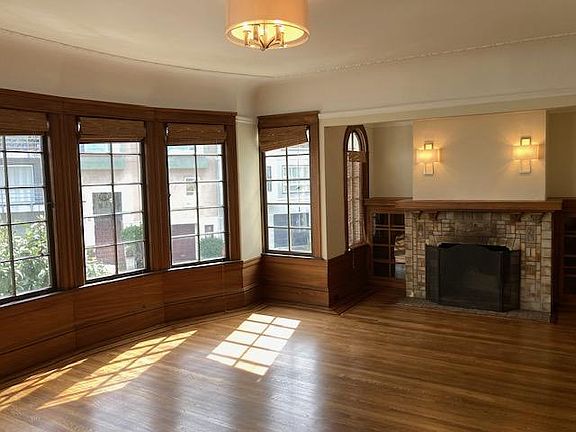 4th image of 1067 Ashbury St