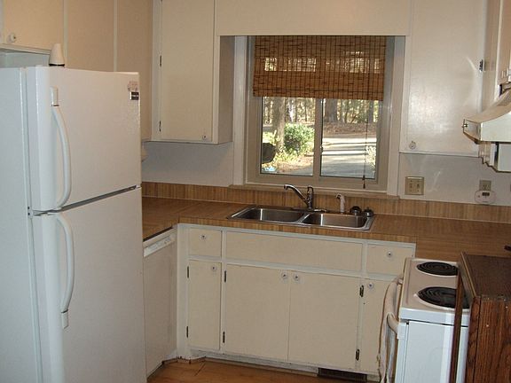 5th image of 1547 Montana Sq