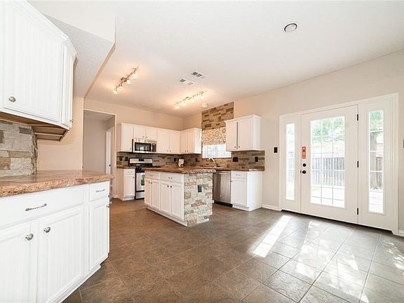 4th image of 5009 Wiltshire Ct