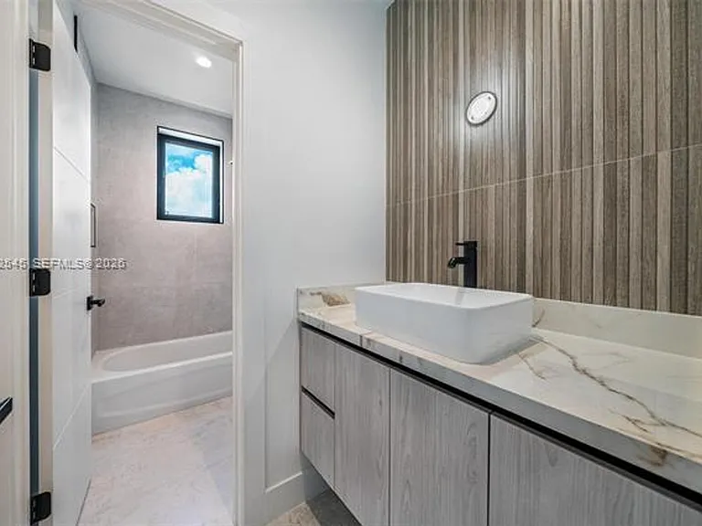 2937 SW 21st St #Townhouse 1 — Photo 24