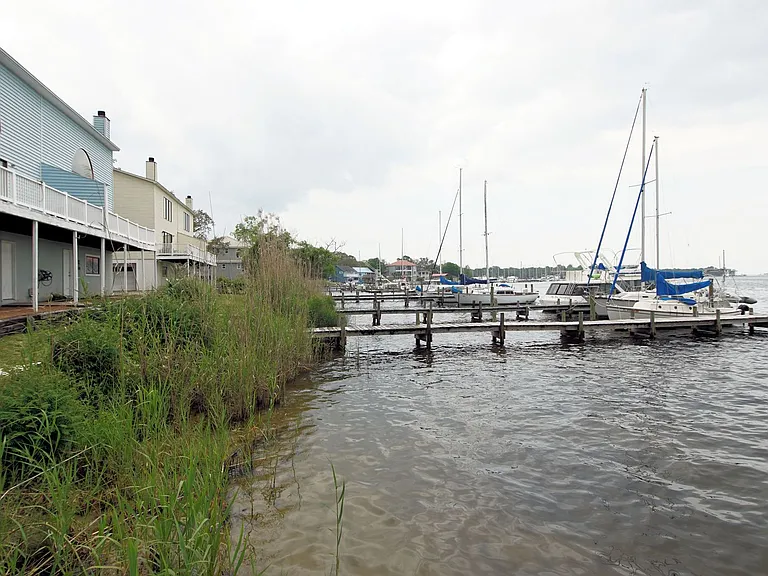 561 Bayshore Dr — Photo 38