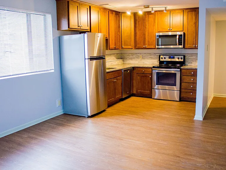 2430 Q St — Photo 4