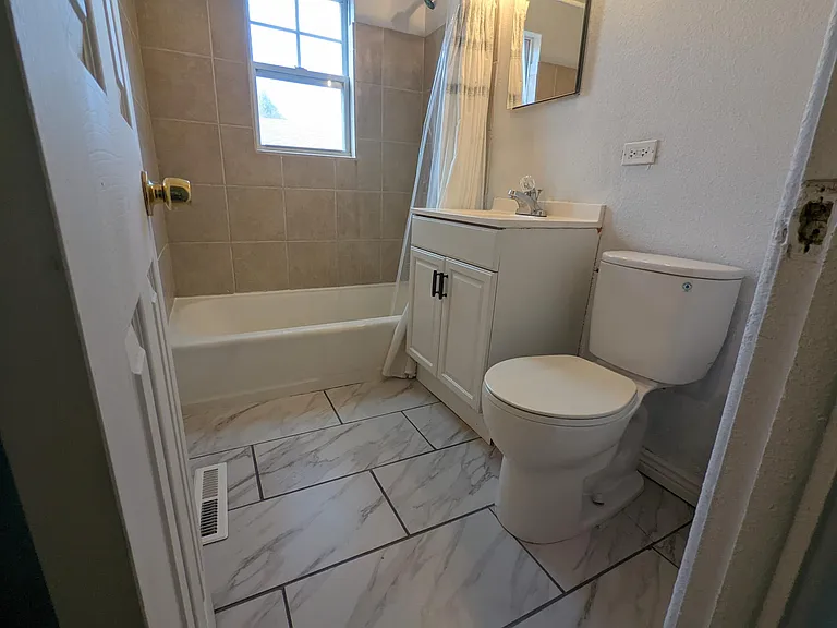 979 Wolff St #B — Photo 7
