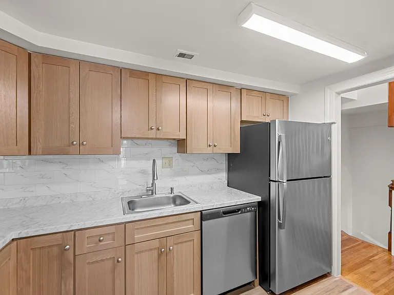 605 H St SW — Photo 16