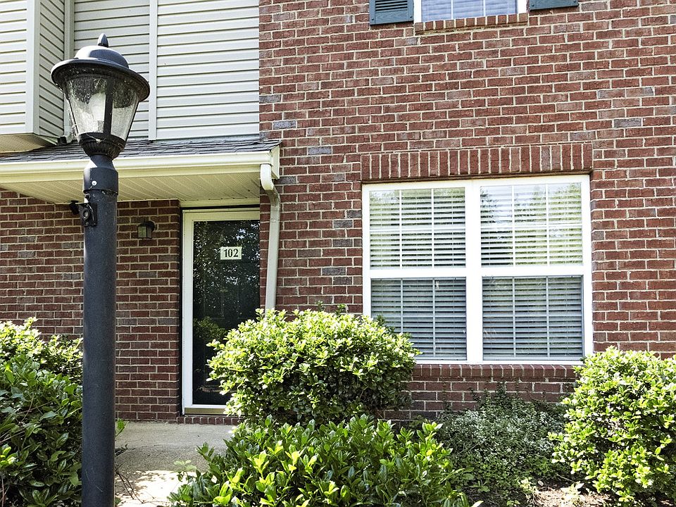 1st image of 102 Waterview Dr
