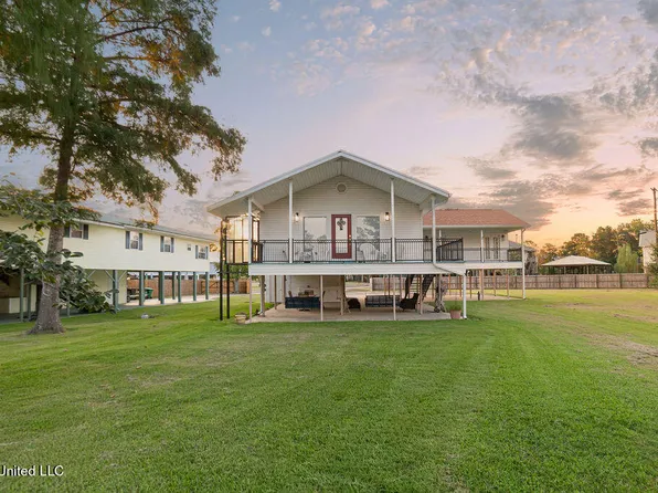 6109 Shawnee St, Kiln, MS 39556
