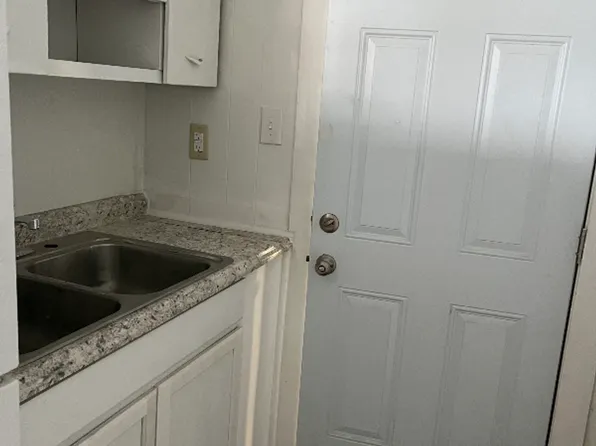 Muncie, 713 W Adams St, 713 W Adams St APT 3, Muncie, IN 47305