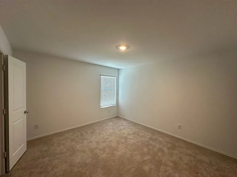 1132 Dashwood Dr — Photo 12