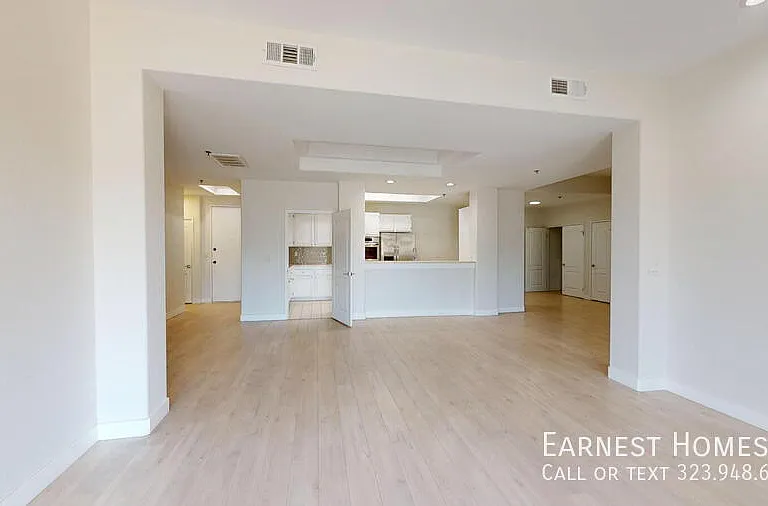 4348 Mammoth Ave #303 — Photo 7