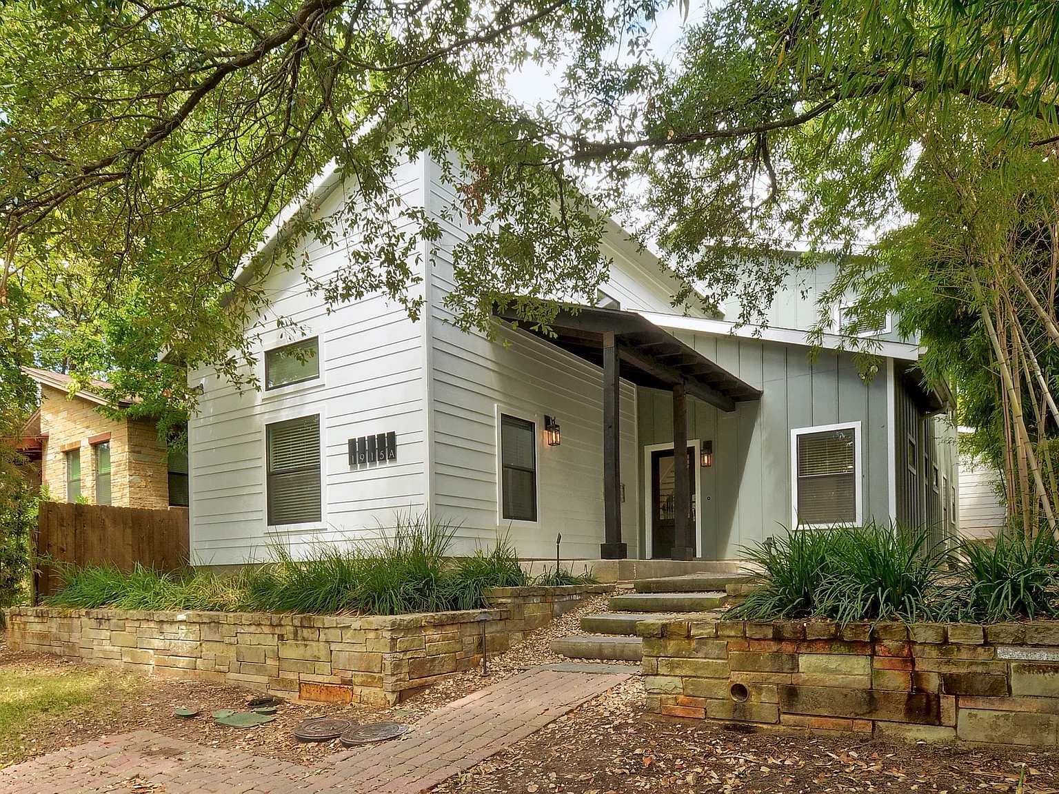 8 bed, 2428 sqft, $17,600 — Photo 1