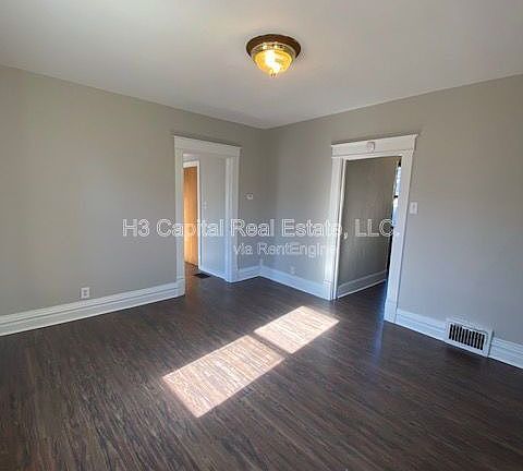3rd image of 2251 Delmar Ave #B