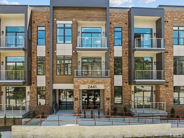 2441 Campus Shore Dr #109-A — Photo 20