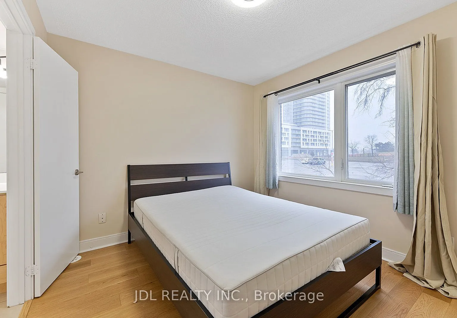 315 Village Green Sq — Photo 2