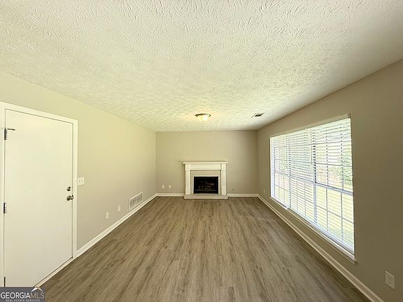 3rd image of 6563 Eastbriar Dr