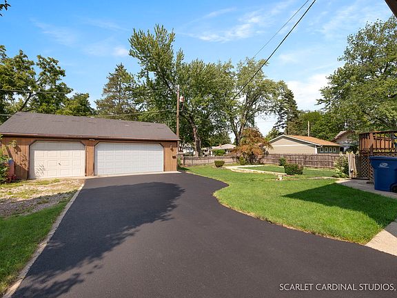 3rd image of 310 Astor Ct