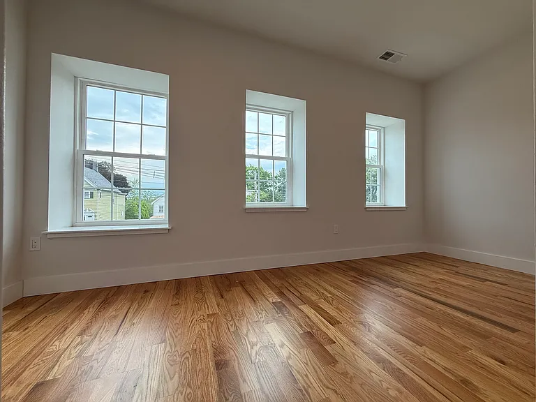 160 Main St #1 — Photo 25
