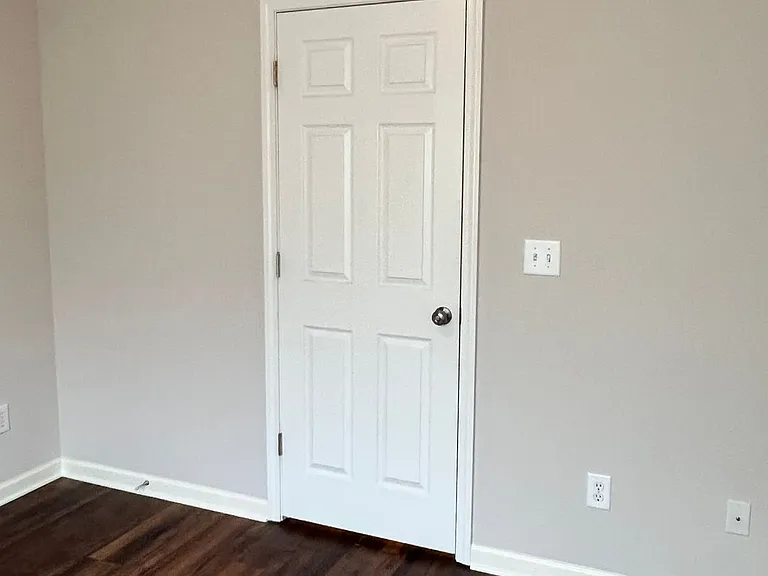 1124 Stafford Dr — Photo 6