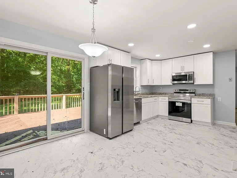9409 Croom Acres Dr — Photo 17