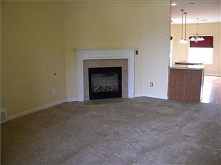 4th image of 10 Austin Dr
