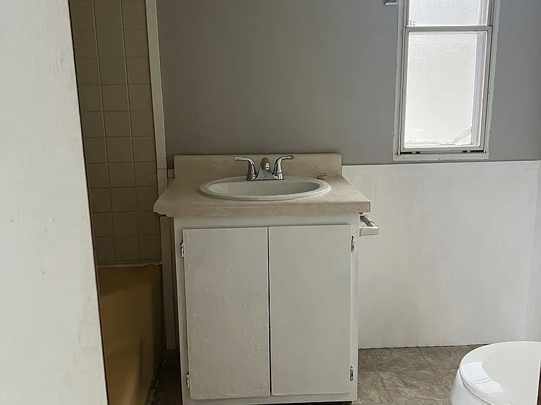 185 Middle Ave — Photo 13