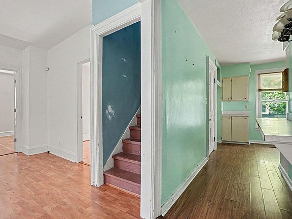 5th image of 34 Poplar St