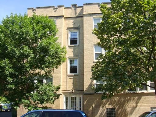 1st image of 2842 W Glenlake Ave APT 3