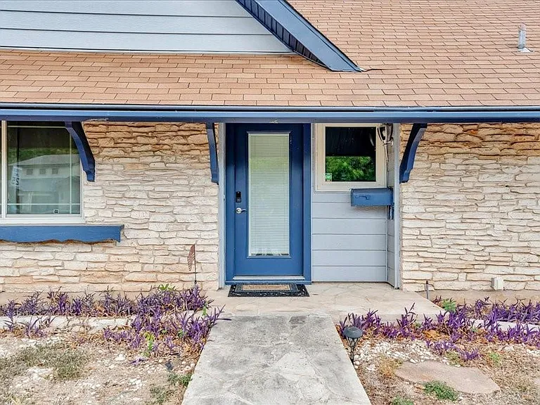 8001 Briarwood Ln — Photo 27