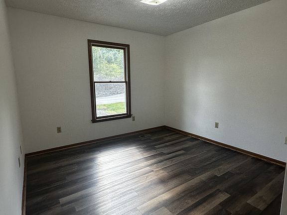 4th image of 106 Sharon Dr Unit 2