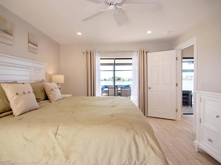 830 SW Santa Barbara Pl — Photo 11